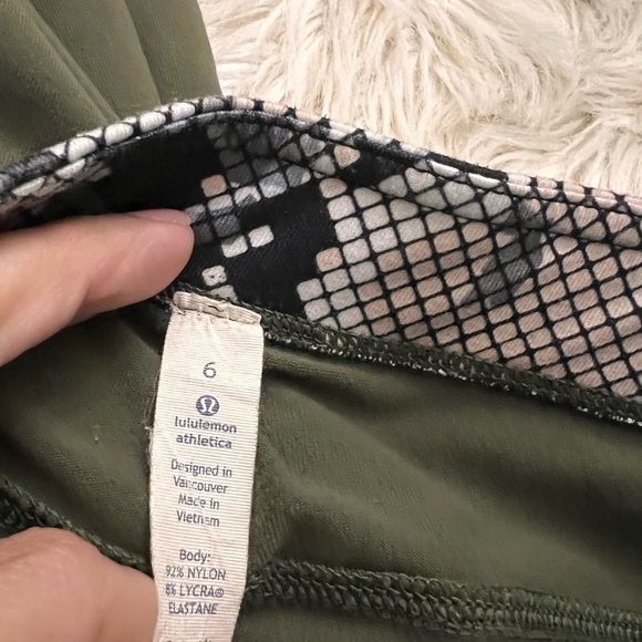 Lululemon Sunset Salutation Crop – Size 6, Black, 22” Inseam - Picture 10 of 11